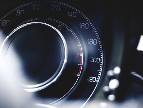 С 1 января в Украине вступило в силу ограничение скорости в населенных пунктах до 50 км/час