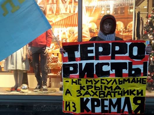 В Москве и Чикаго активисты провели акцию против оккупации Крыма