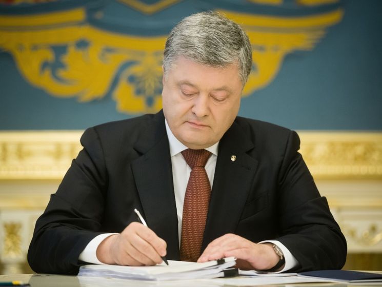 Порошенко подписал закон о выдаче временных разрешений на вещание на территориях с особым режимом