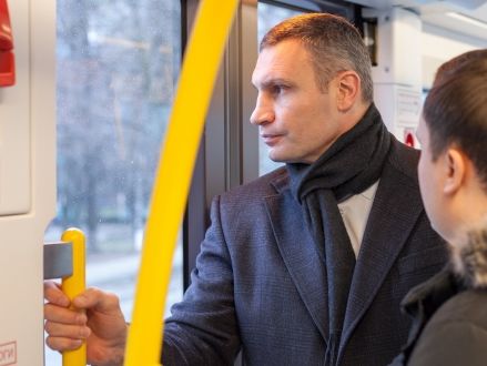 Кличко проїхався в придбаному польському трамваї, який оформили портретом Ярослава Мудрого. Відео