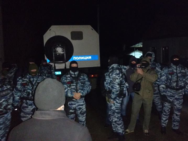 В Крыму задержали двух участников одиночных пикетов