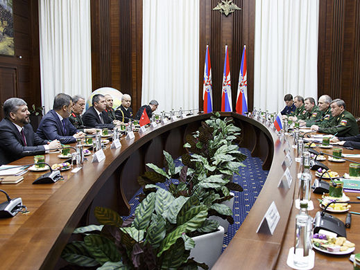 Главы Генштабов России и Турции обсудили ситуацию в Сирии на встрече в Москве