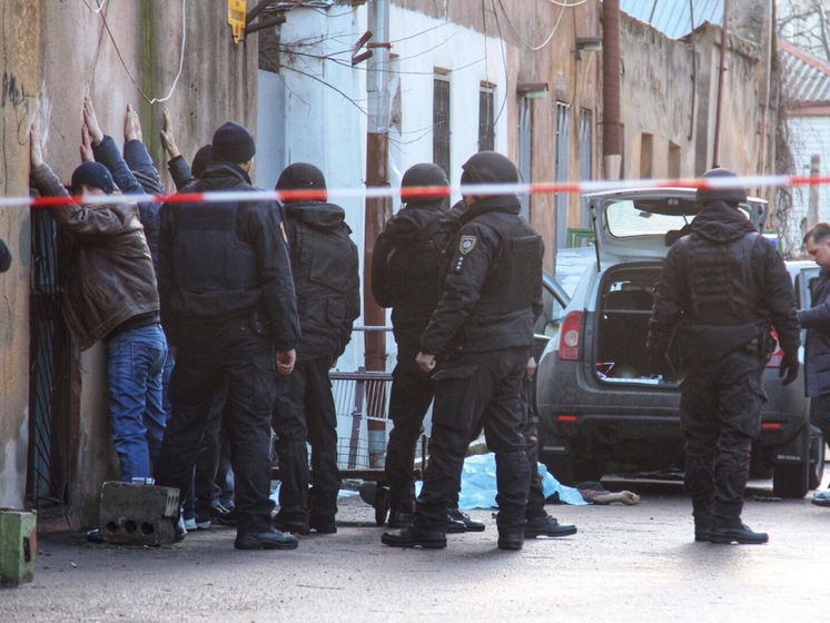 На месте перестрелки в Одессе полиция обнаружила цех по изготовлению оружия