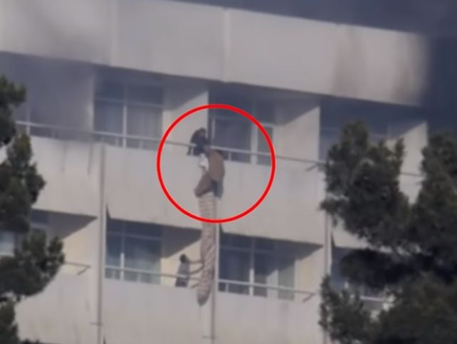 Постояльцы отеля в Кабуле во время атаки террористов спускались с балконов по простыням. Видео