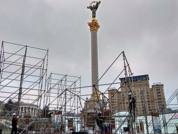 На Майдане монтируют конструкции для мероприятий к 100-летию Украинской революции