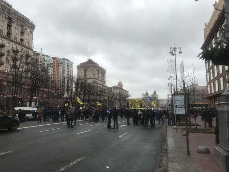 Крещатик блокировали участники автопробега общественного объединения "Авто Евро Сила"