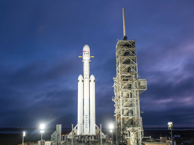 Запуск надважкої ракети Falcon Heavy. Трансляція