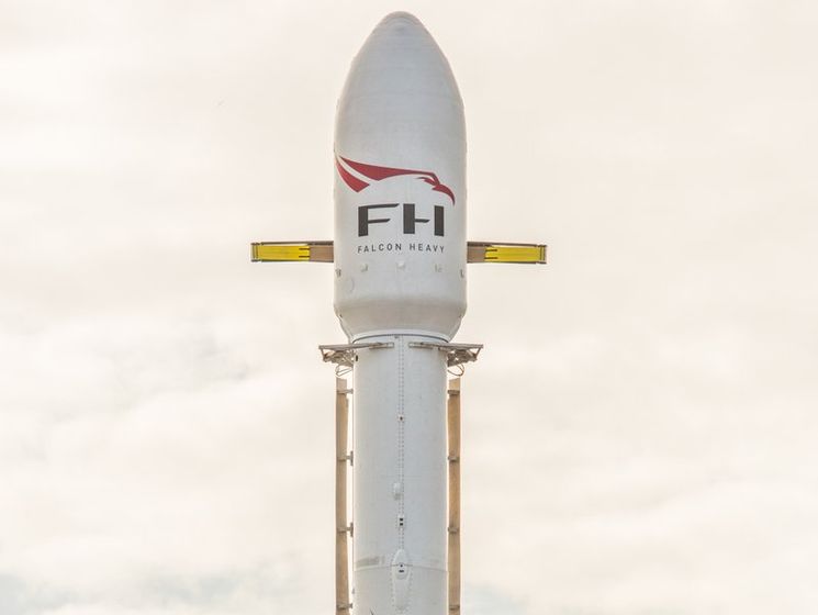 SpaceX успішно запустила надважку ракету Falcon Heavy