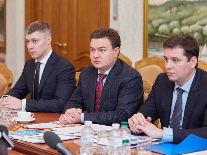 Голова "Відродження" Бондар заявив, що Україні потрібен власний шлях виходу з кризи, щоб стати незалежною від кредитів
