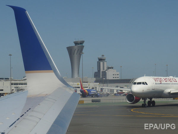 В США самолет вернули в аэропорт из-за голого пассажира, запершегося в туалете