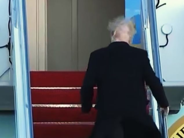 Вітер зіпсував зачіску Трампа, показавши залисини на потилиці. Відео