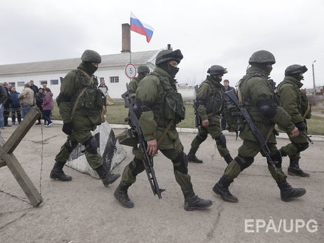 Более половины родственников погибших военных на Донбассе считают, что Украина должна была воевать за Крым – опрос