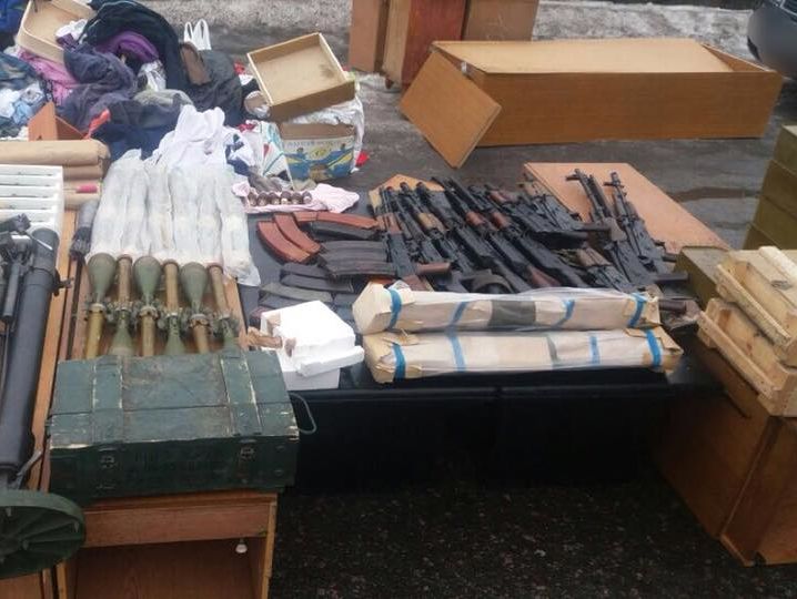 Задержание Рубана. Волонтер сообщил, что переселенцы из ОРДЛО вывозили оружие в мебели