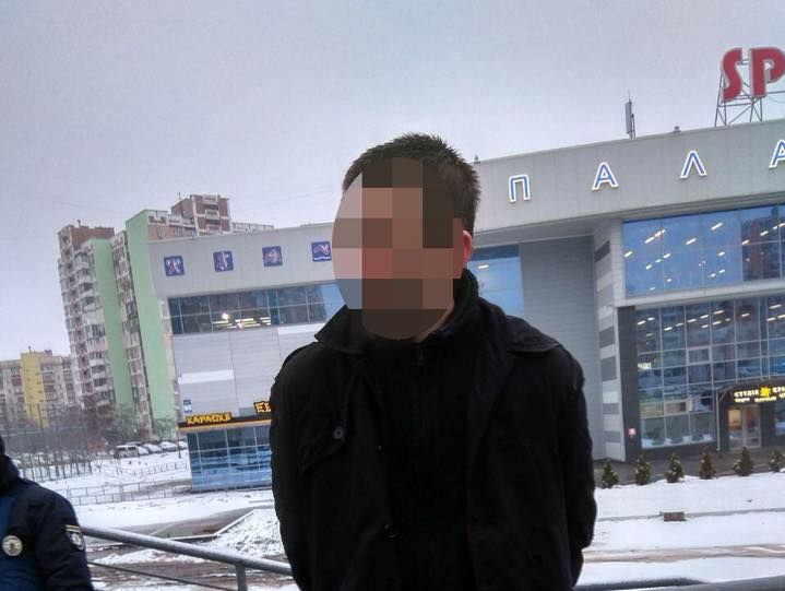 В Киеве задержали мужчину, который бросил взрывчатку в полицейских