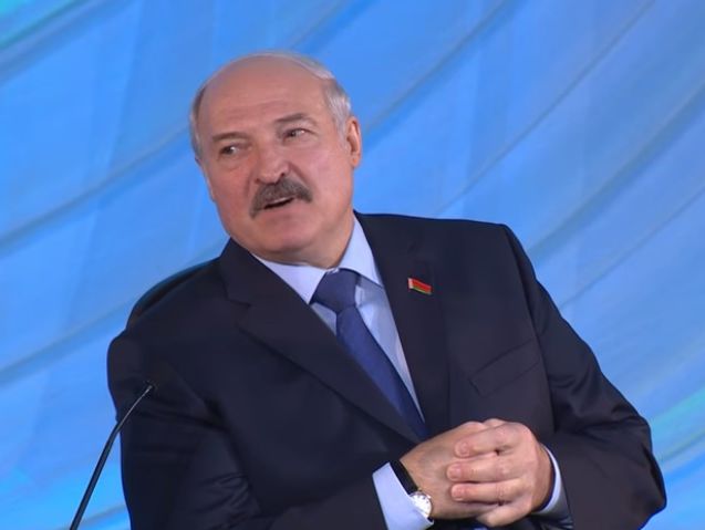 "Пожалел, что время потратил". Лукашенко поделился впечатлениями от просмотра "Матильды" и "Смерти Сталина". Видео