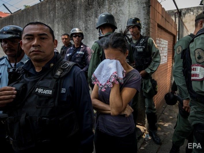 Во время тюремного бунта в Венесуэле вспыхнул пожар: десятки погибших