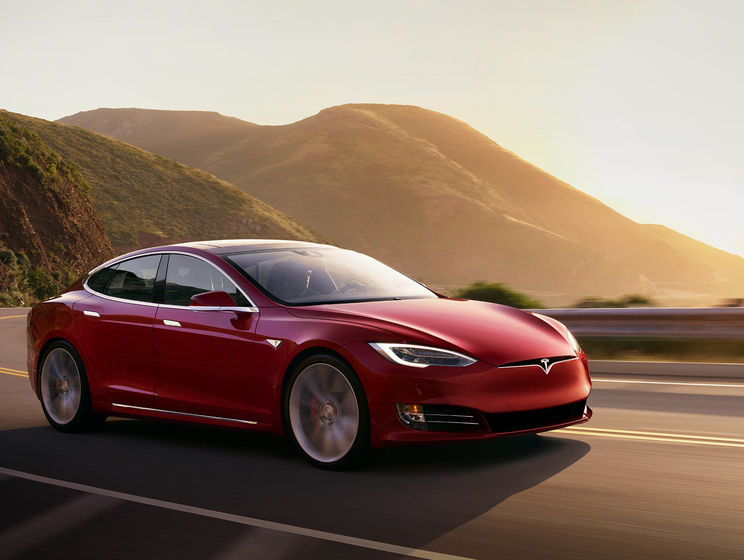 Tesla отзывает 123 тыс. электрокаров Model S