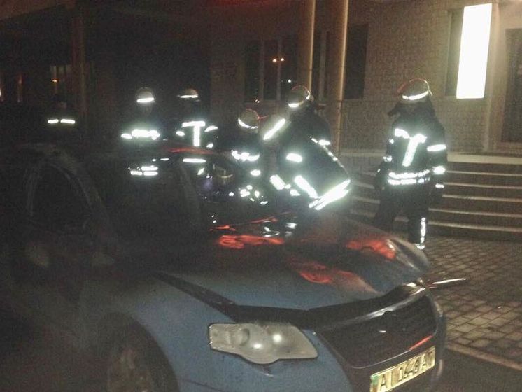 В полиции сообщили, что в Киеве в ночь на 2 апреля горел автомобиль, информацию о взрыве опровергают