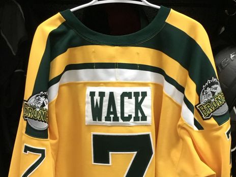 Число жертв аварии с юниорской хоккейной командой в Канаде выросло до 15 человек