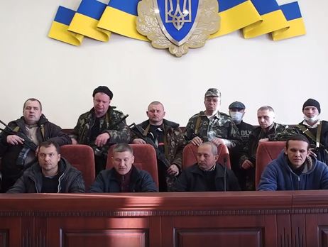 Адвокат Єфремова показав відео, на якому за взяття будівлі СБУ в Луганську бойовики дякують генералу міліції