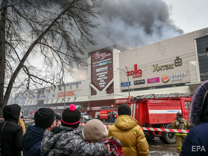 У посетителей сгоревшего торгового центра в Кемерово было пять минут на самостоятельную эвакуацию – МЧС РФ