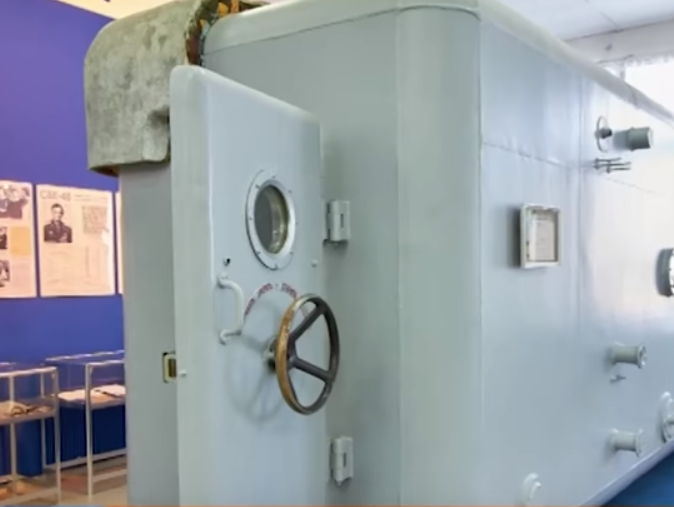 В Москве украли барокамеру, в которой тренировались советские космонавты. Видео