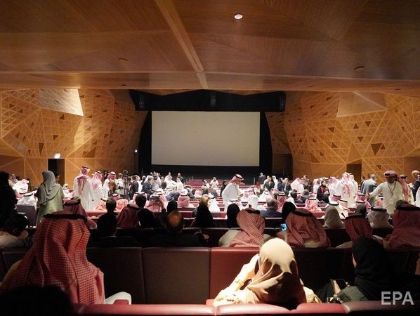 У Саудівській Аравії відкрили перший за останні 35 років кінотеатр. Відео