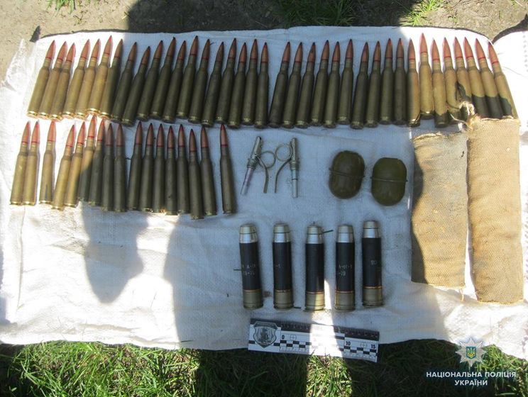 В Черкасской области полицейские нашли под мостом тайник с боеприпасами