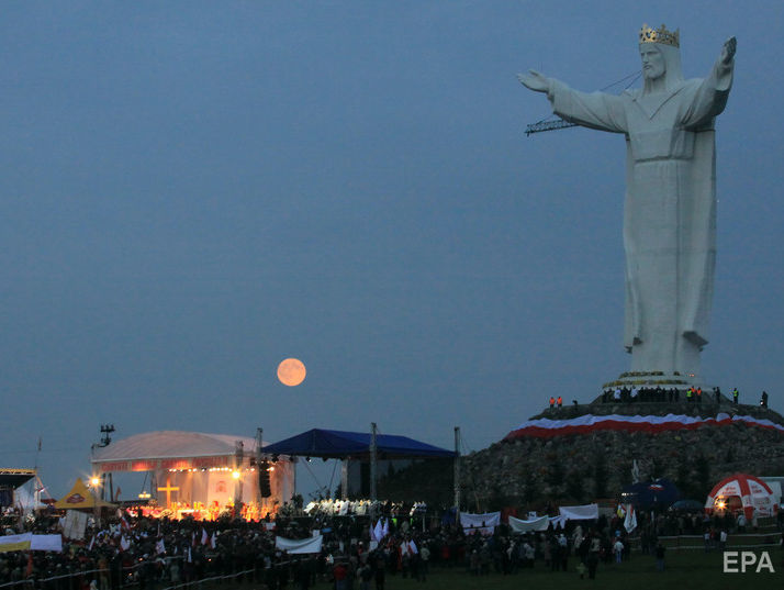 В Польше гигантская статуя Христа используется для раздачи интернета