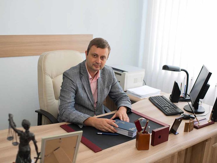 В кабинете главы суда в Ужгороде обнаружили замаскированную под розетку "прослушку"