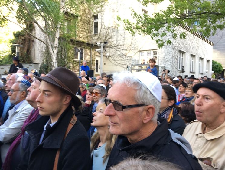 В Германии после нападения на евреев прошли массовые акции протеста 