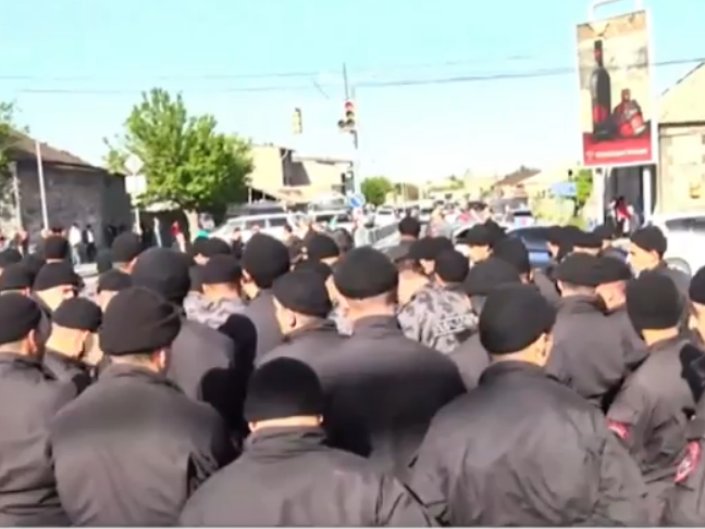 Протестующие заблокировали дорогу к ереванскому аэропорту Звартноц. Трансляция