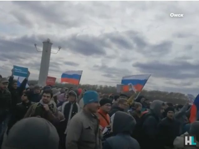 В России проходят акции "Он нам не царь". Сообщают о десятках задержанных