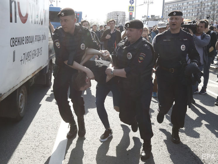 На акциях "Он нам не царь" российские силовики задержали уже более 1300 человек – "ОВД-Инфо"