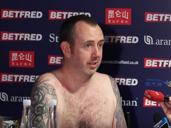 Валлийский снукерист провел голым пресс-конференцию после победы на чемпионате мира. Видео