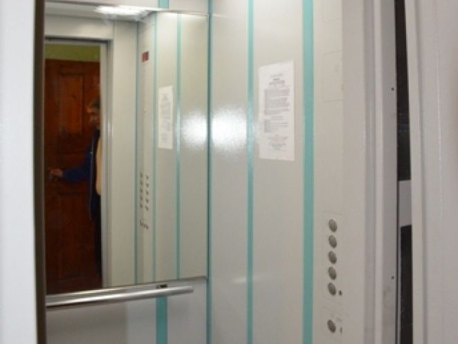 В одном из роддомов Одессы замглавврача умер после падения в шахту лифта