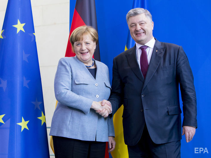 Меркель проинформировала Порошенко об итогах переговоров с Путиным