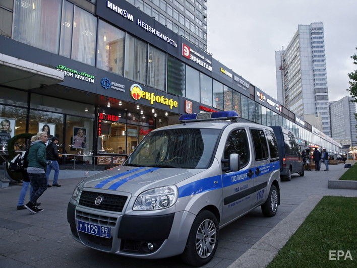 В Москве мужчина захватил трех заложников