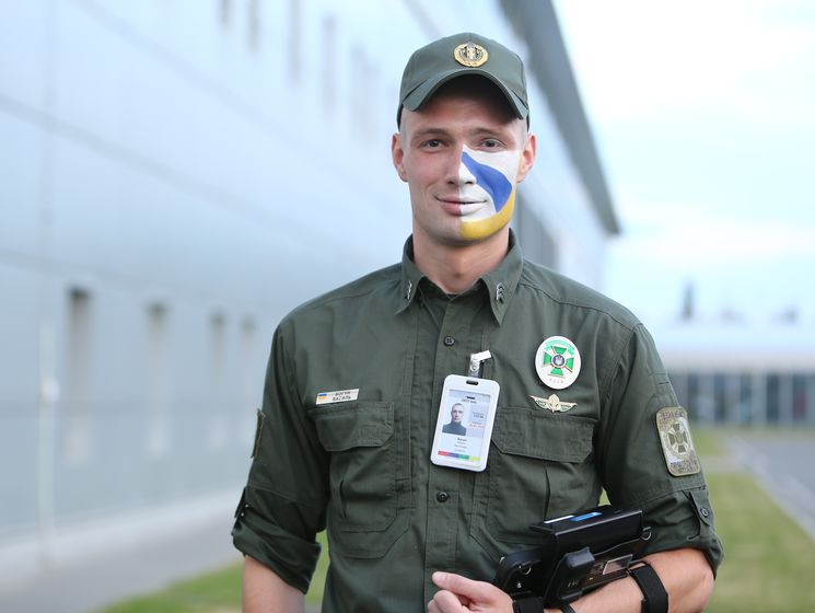 Shocking Welcome. Украинские пограничники встретили игроков "Ливерпуля" и "Реала" с разрисованными в цвета команд лицами