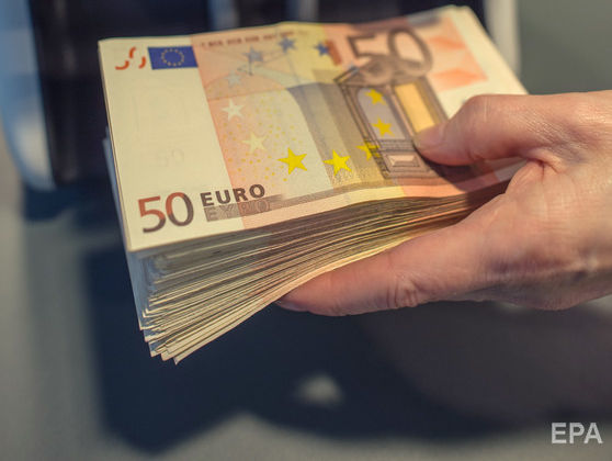 Гривна к евро подешевела до 30,67 грн/€