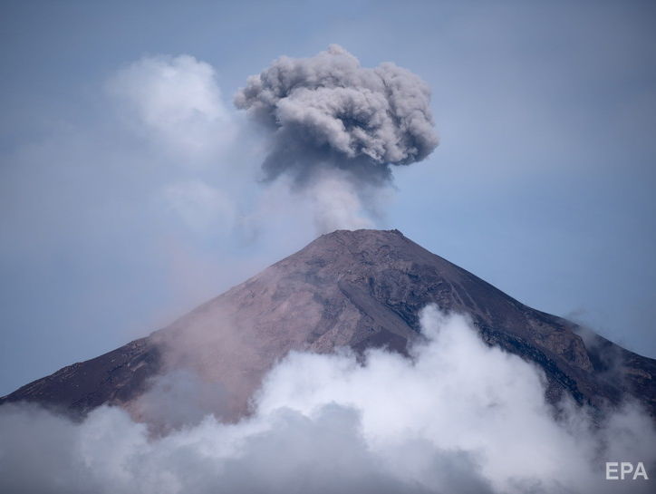 Число жертв извержения вулкана в Гватемале возросло до 99