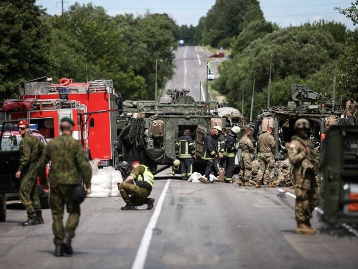 В Литве столкнулись четыре американских бронетранспортера, 13 военных пострадали