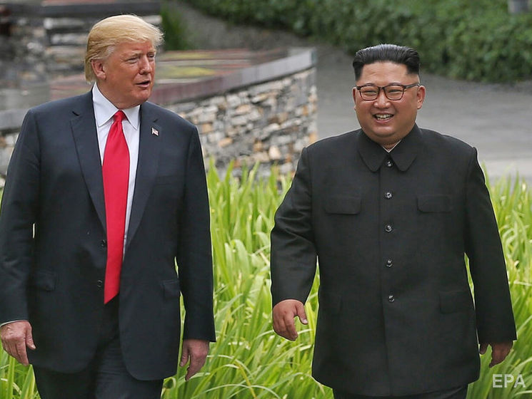 "Оставить прошлое позади". Ким Чен Ын и Трамп подписали итоговое соглашение саммита в Сингапуре