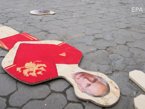 В Киеве запустили глобальную акцию "Красная карточка для Путина"