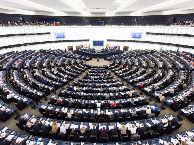 Европарламент принял резолюцию с требованием освободить политзаключенных в РФ, умер Говорухин, на фоне бойкота стартовал ЧМ по футболу. Главное за день