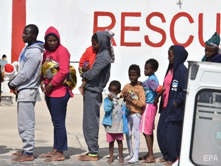 В Италии объявили о закрытии своих портов для спасающих мигрантов судов неправительственных миссий