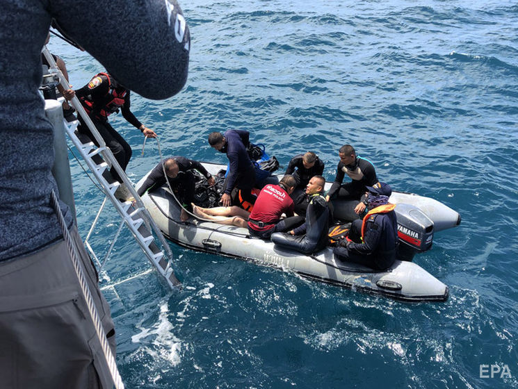 В Tаиланде опрокинулось судно с туристами: погибло по меньшей мере 40 человек