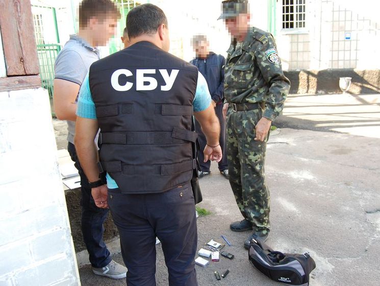 Работник следственного изолятора Чернигова поставлял наркотические и психотропные вещества заключенным &ndash; СБУ