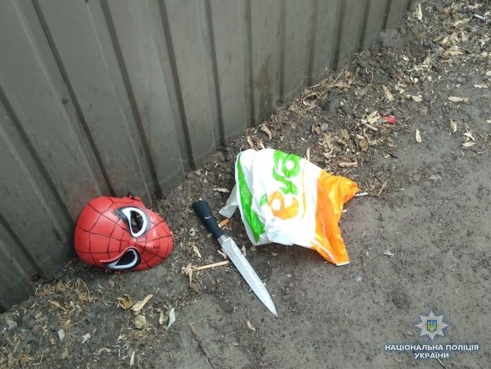 В Киеве мужчина в маске Человека-паука грабил пункты выдачи быстрых кредитов – полиция