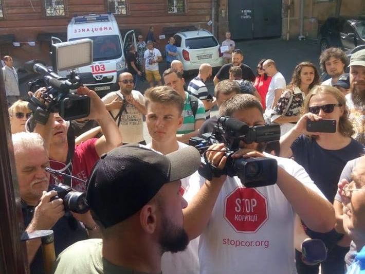 "Стоп коррупции": В Одессе титушек для штурма медуниверситета собирали от имени Минздрава